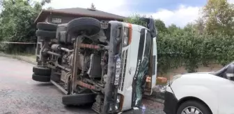 SARIYER'DE SU YÜKLÜ KAMYONET DEVRİLDİ