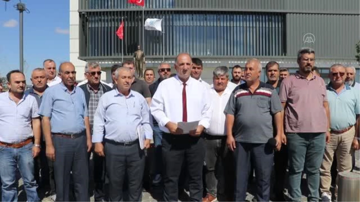 Tekirdağ\'da servisçiler, Ulaşım Koordinasyon Merkezi\'ni protesto etti