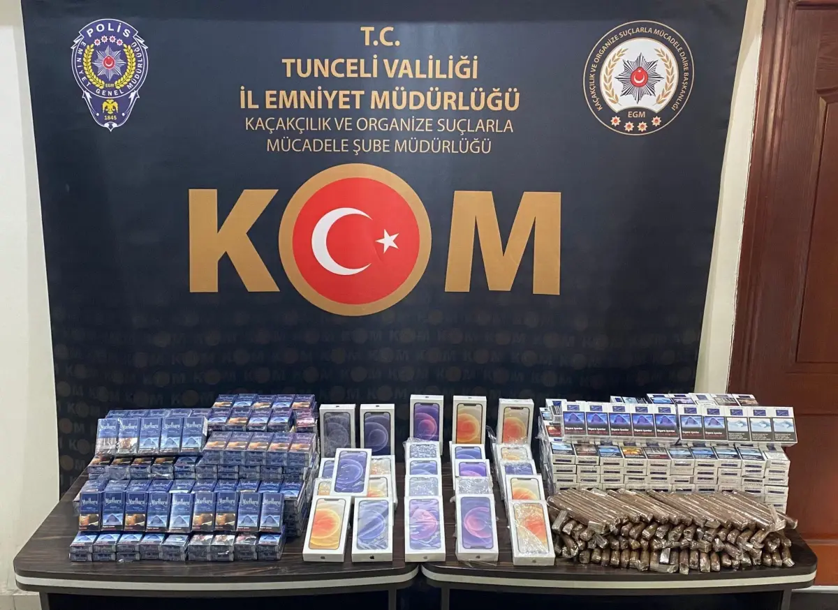 Tunceli\'de bir araçta kaçak sigara ve cep telefonu ele geçirildi