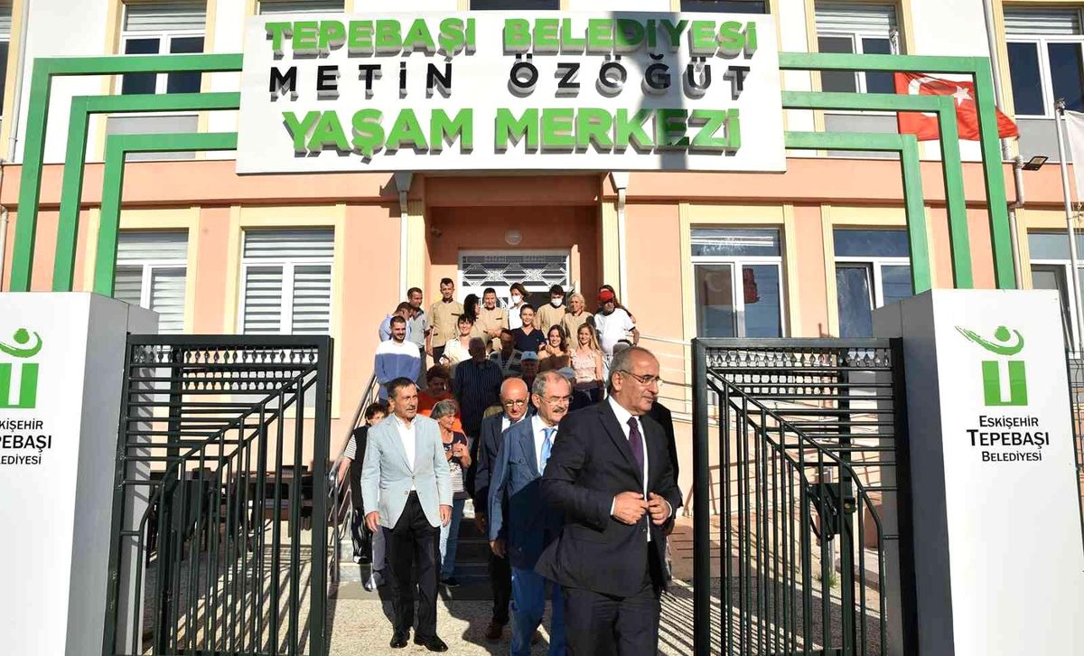 CHP Heyeti Tepebaşı\'nda Türkiye\'nin İlk Akıllı Şehir Projesini İnceledi