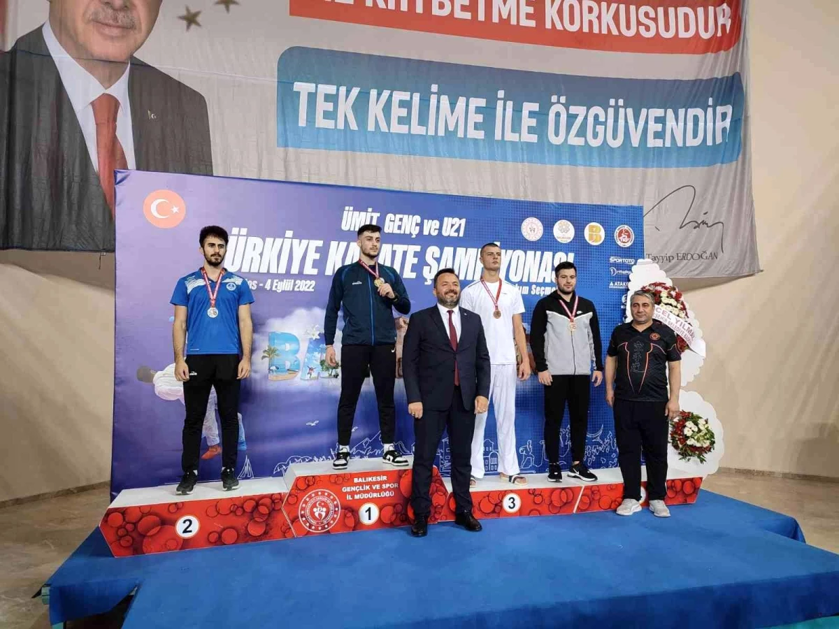 Ümit Genç ve U21 Türkiye Karate Şampiyonası\'nda Bursa Büyükşehir Belediyesporlu karatecilerden 5 madalya