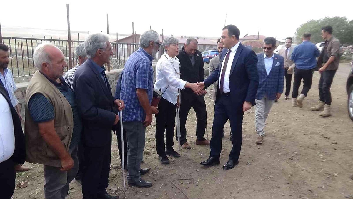 Vali Öksüz, başarılı kursiyerlere sertifikalarını verdi