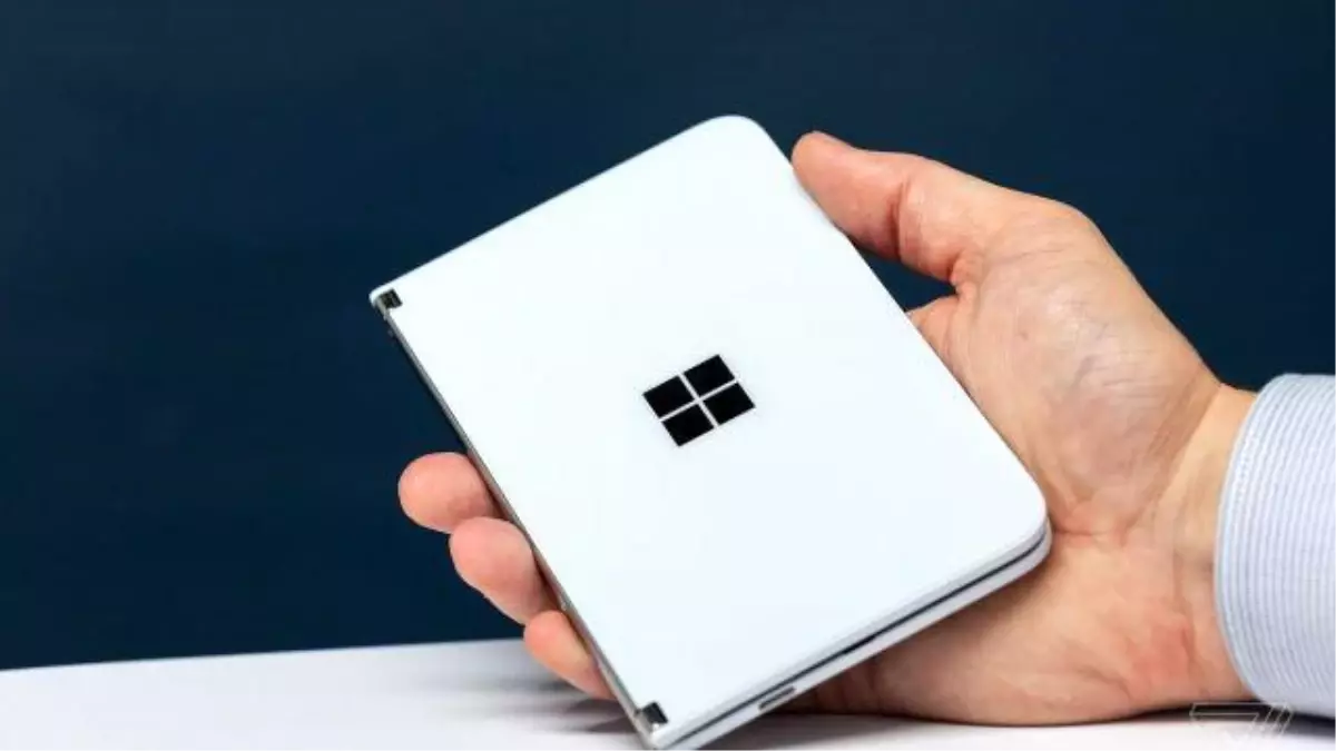 Windows 11\'li Surface Duo\'da 3D oyun sürprizi!