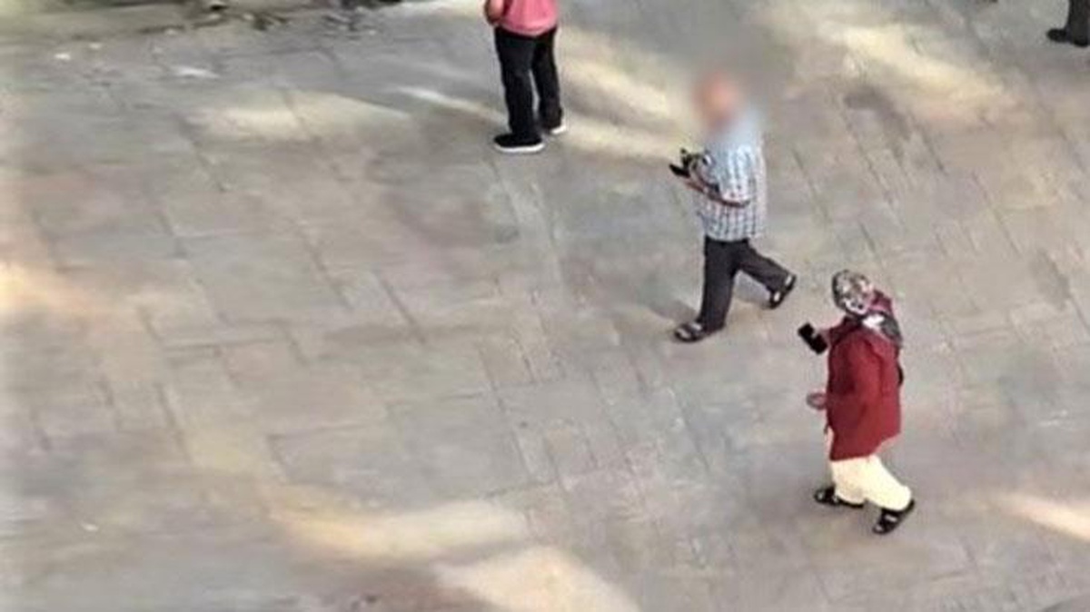 Caddede yaşlı adamın tacizine uğrayan kadın: Sapık git şuradan, sen benim neyimsin de beni takip ediyorsun!