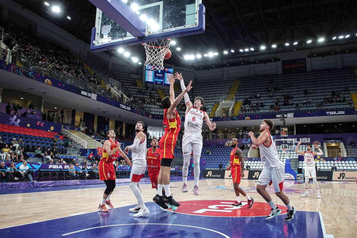 A Milli Erkek Basketbol Takımı, İspanya\'ya 72-69 yenildi