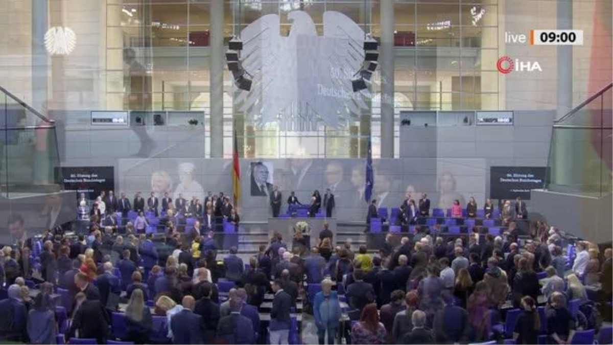 Alman Federal Meclisi\'nde Gorbaçov için anma töreni