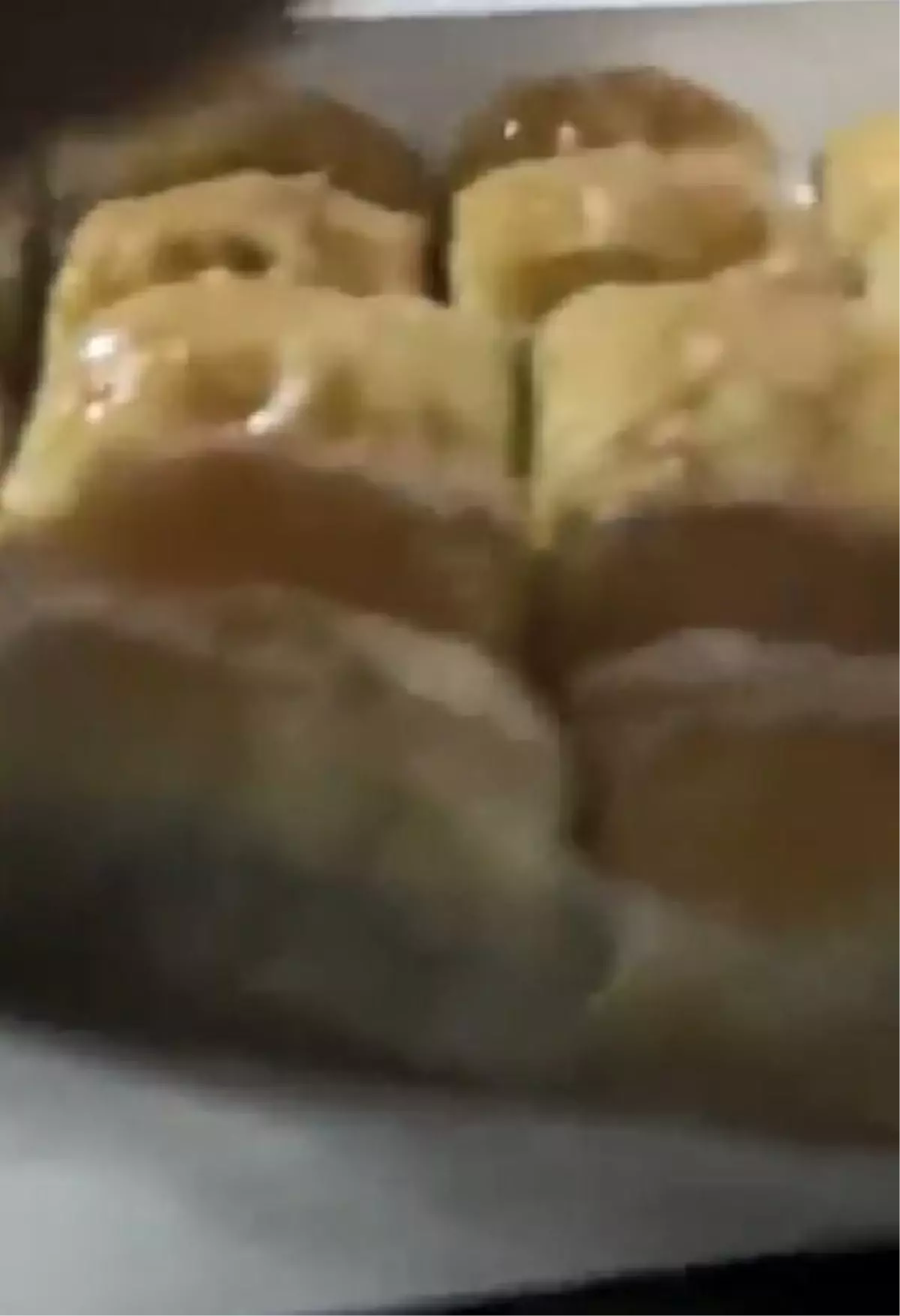 Baklava paketinden uyuşturucu çıktı