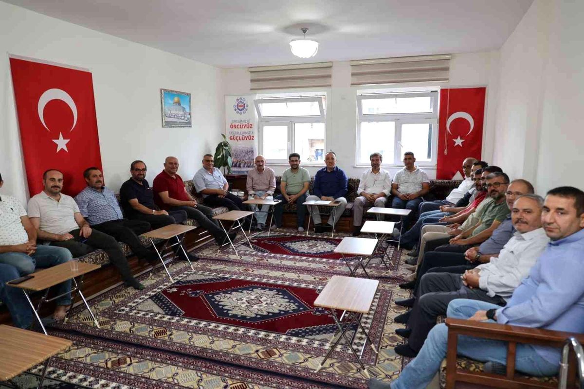 Başkan Savran eğitimciler ile bir araya geldi