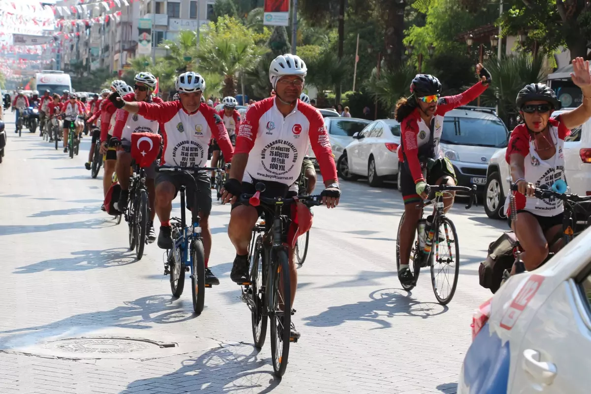 Bisikletlilerin taşıdığı "İstiklal Bayrağı" Manisa\'ya ulaştı