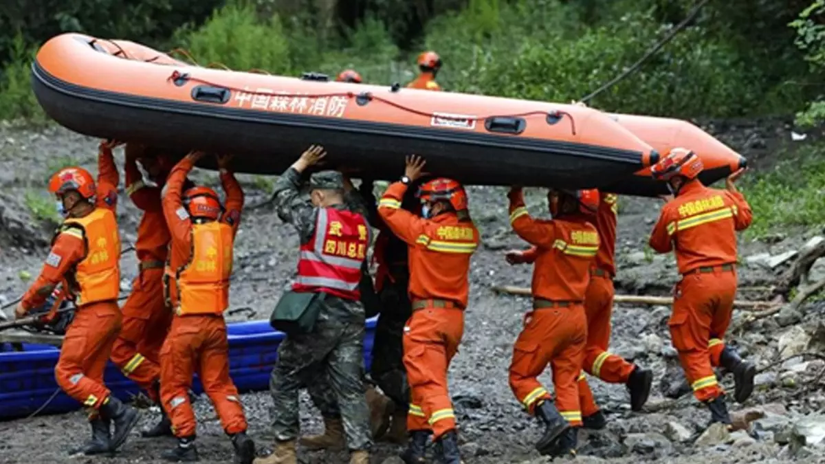 Çin\'in Sichuan Eyaletindeki Deprem Sonrasında Kurtarma ve Yardım Çalışmaları Sürüyor