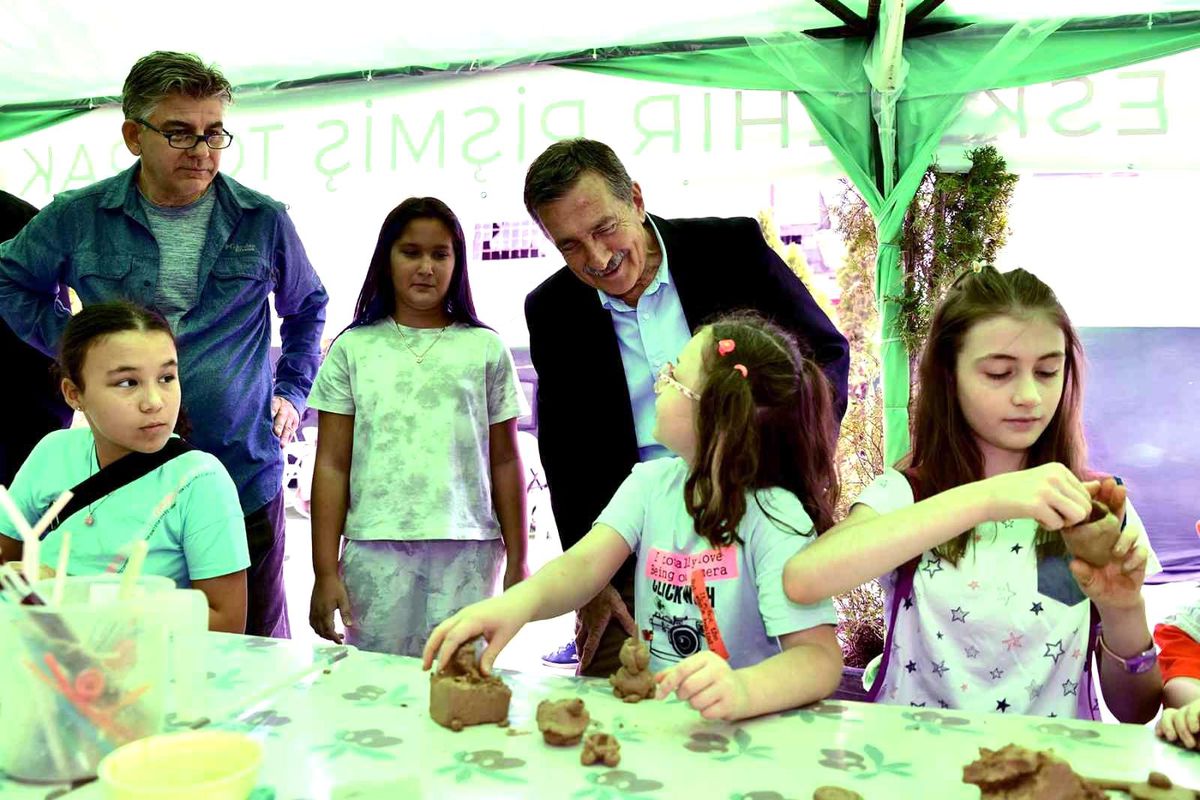 Çocuklar toprağı çok seviyor