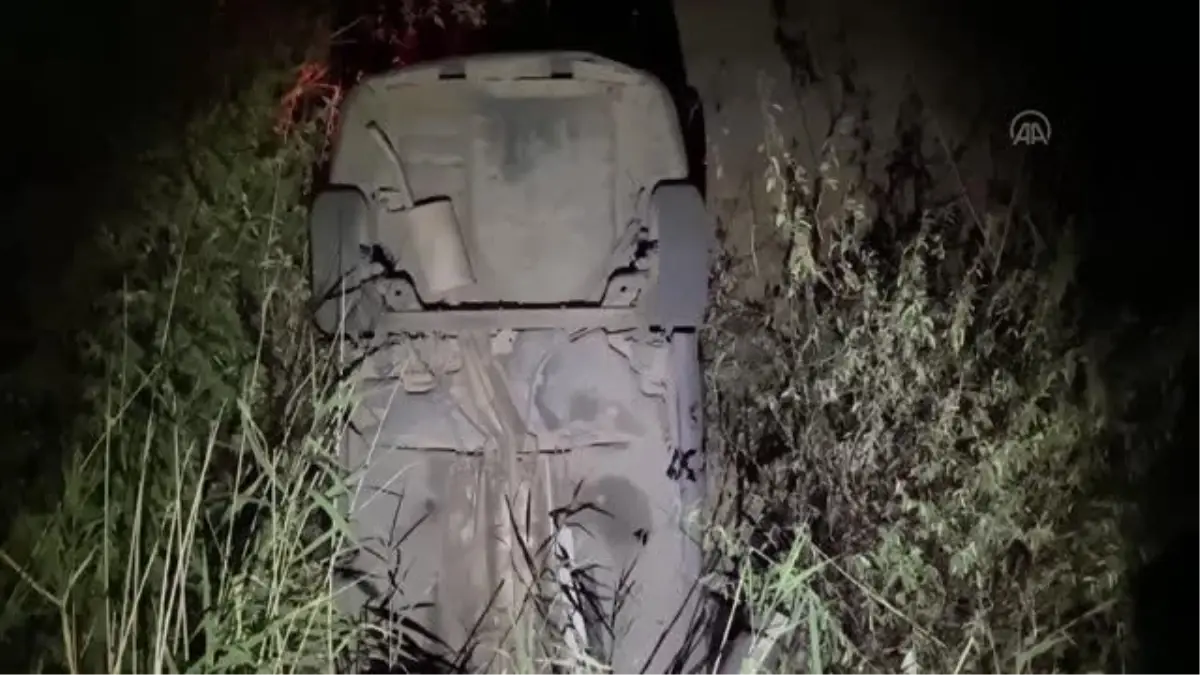 Adıyaman\'da devrilen otomobilin sürücüsü yaralandı