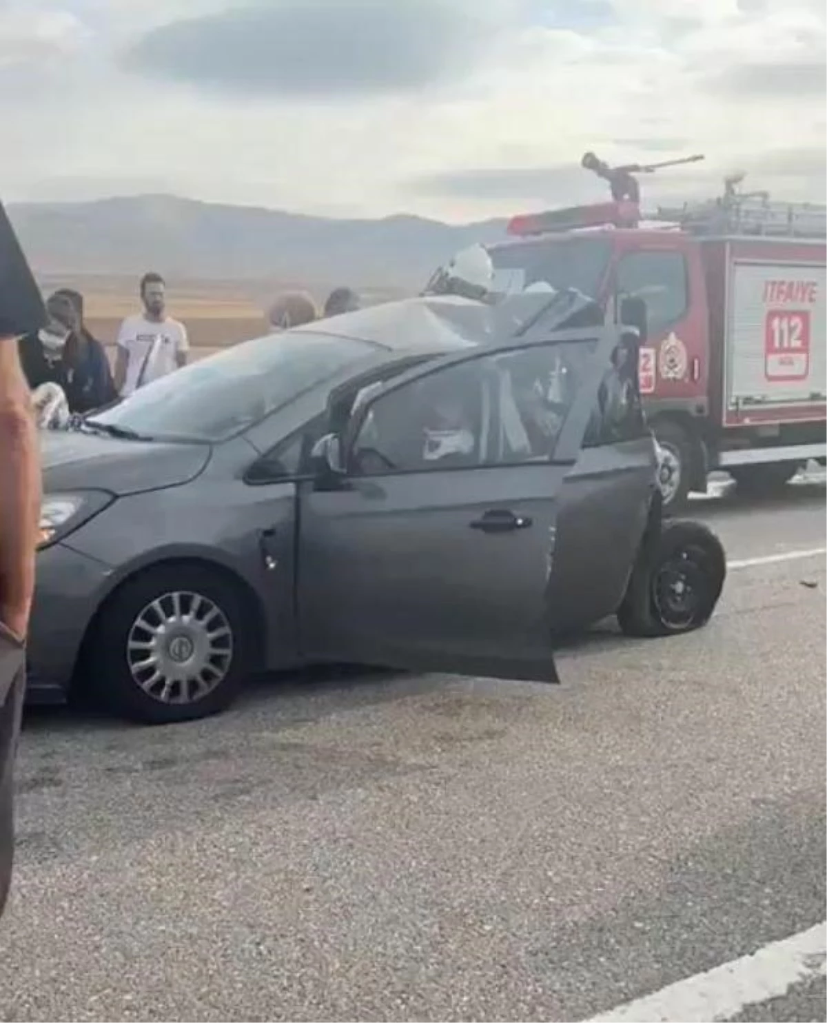 Eskişehir\'de kamyon, otomobile çarptı: 1 ölü, 3 yaralı