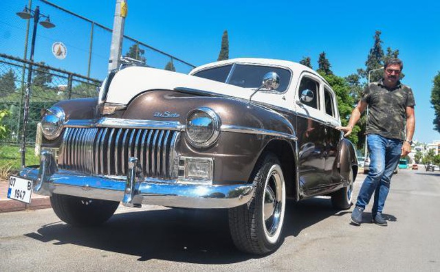 'Evladı gibi' gördüğü 75 yaşındaki otomobilini, 2 eve değişmedi 'Evladı gibi' gördüğü 75 yaşındaki otomobilini, 2 eve değişmedi