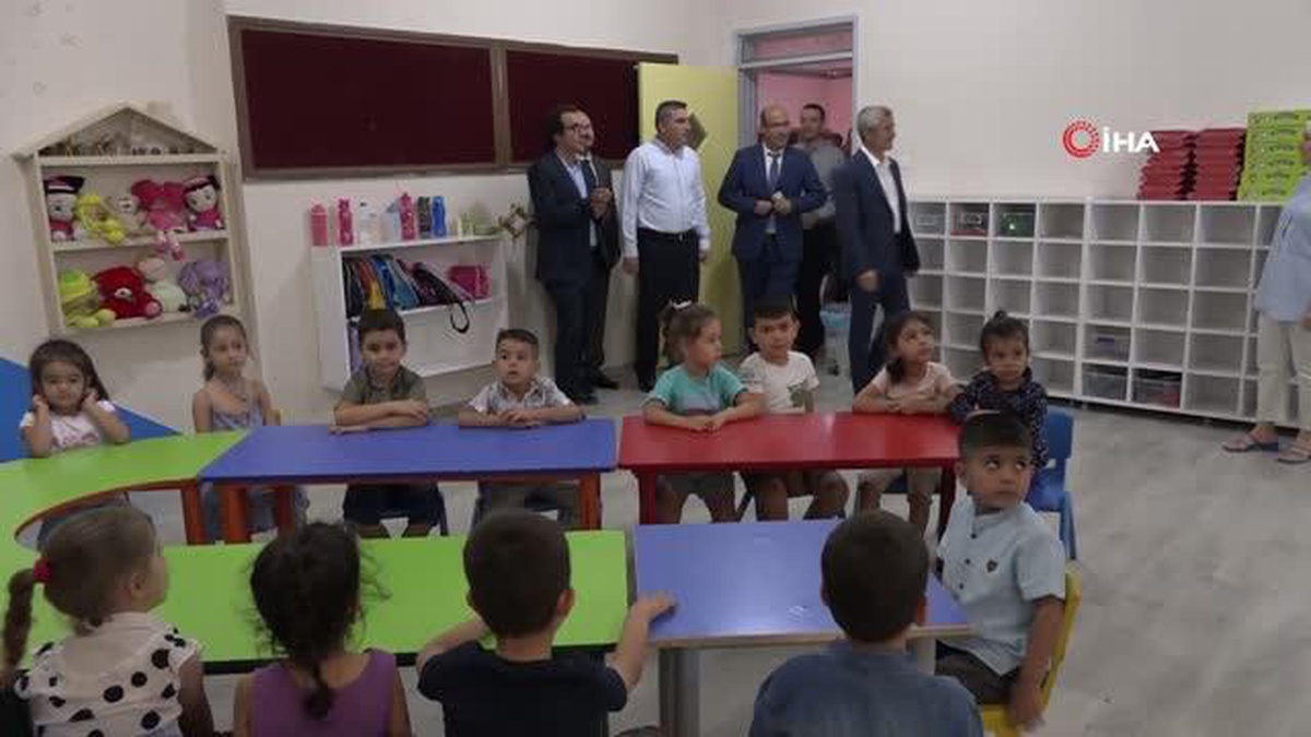 İlkokul öğrencilerine boyama ve okuma seti