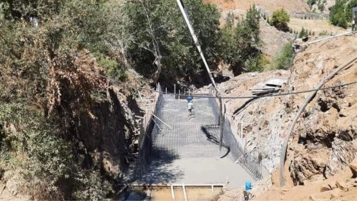 İskeleden düşen işçi, karnına demir çubuk saplanması sonucu feci şekilde can verdi