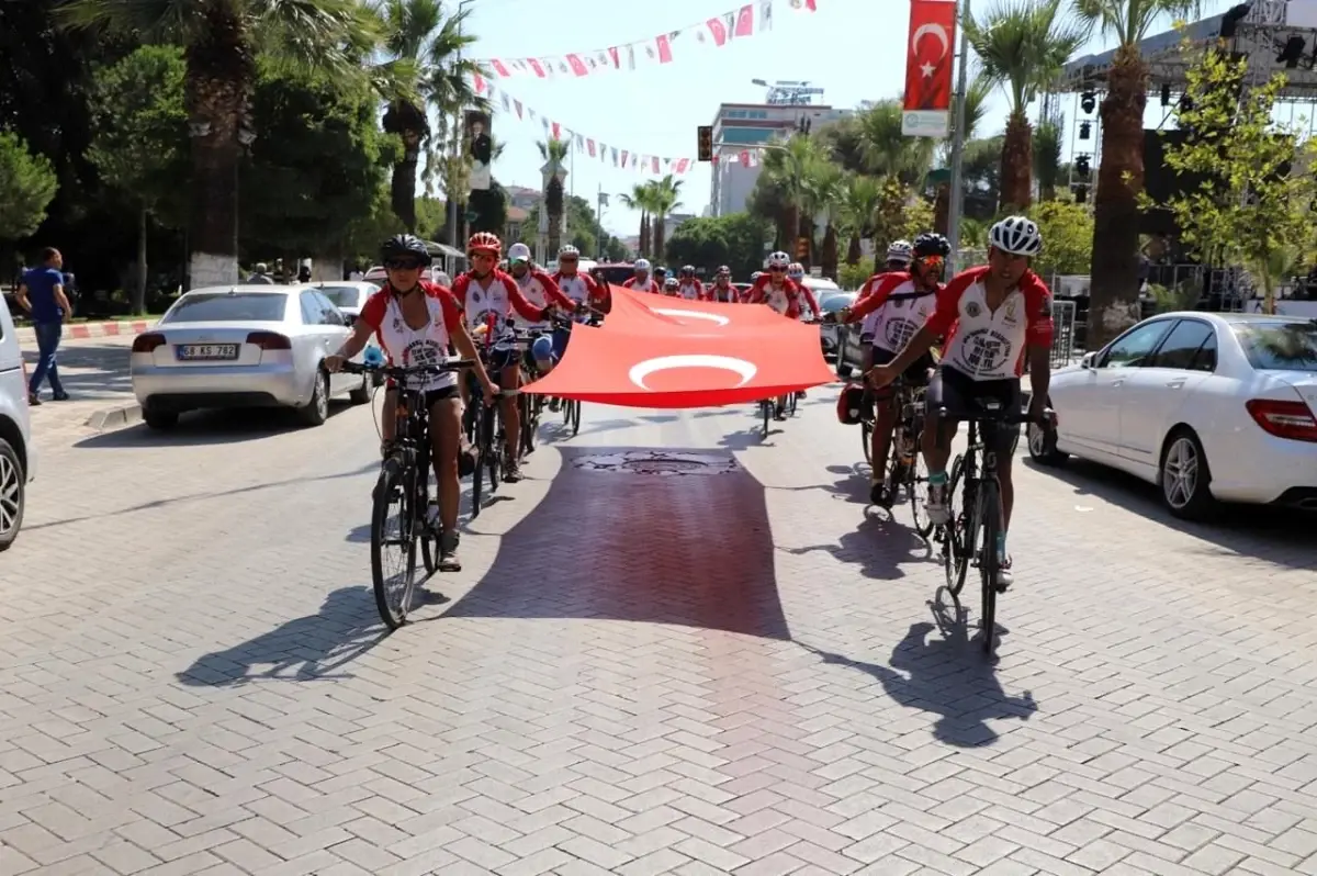 İstiklal Bayrağı Manisa\'dan geçti