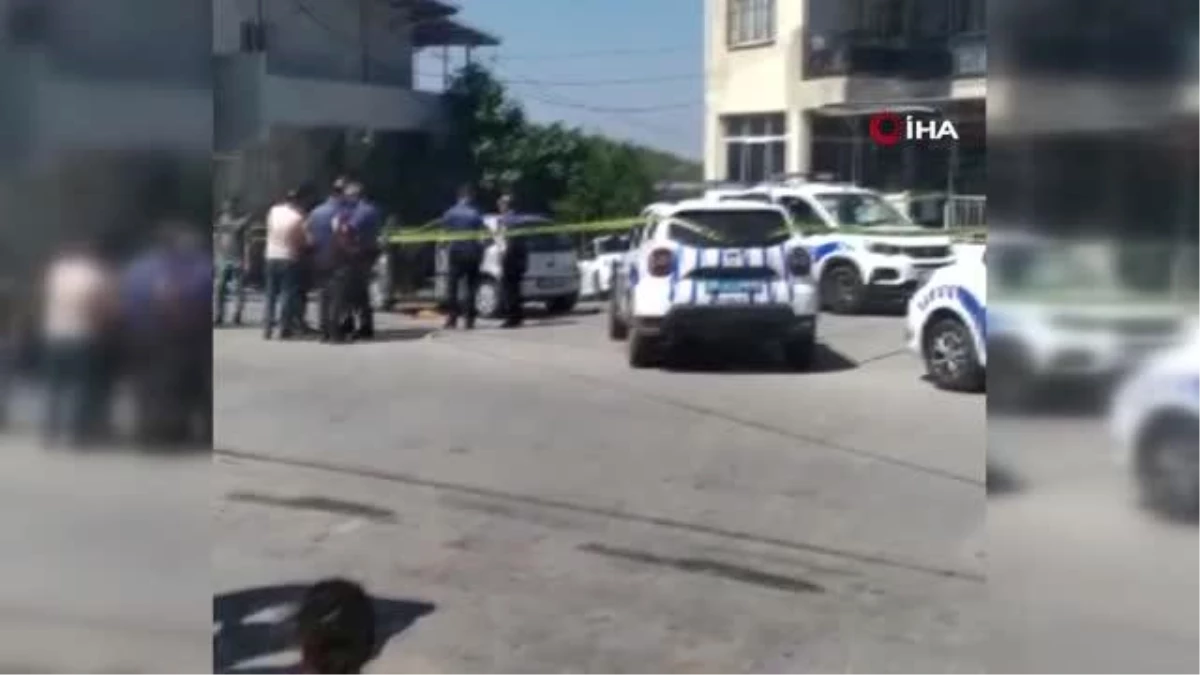 İzmir\'de otomobilin çarptığı 1 çocuk öldü, 3\'ü çocuk 4 kişi yaralandı