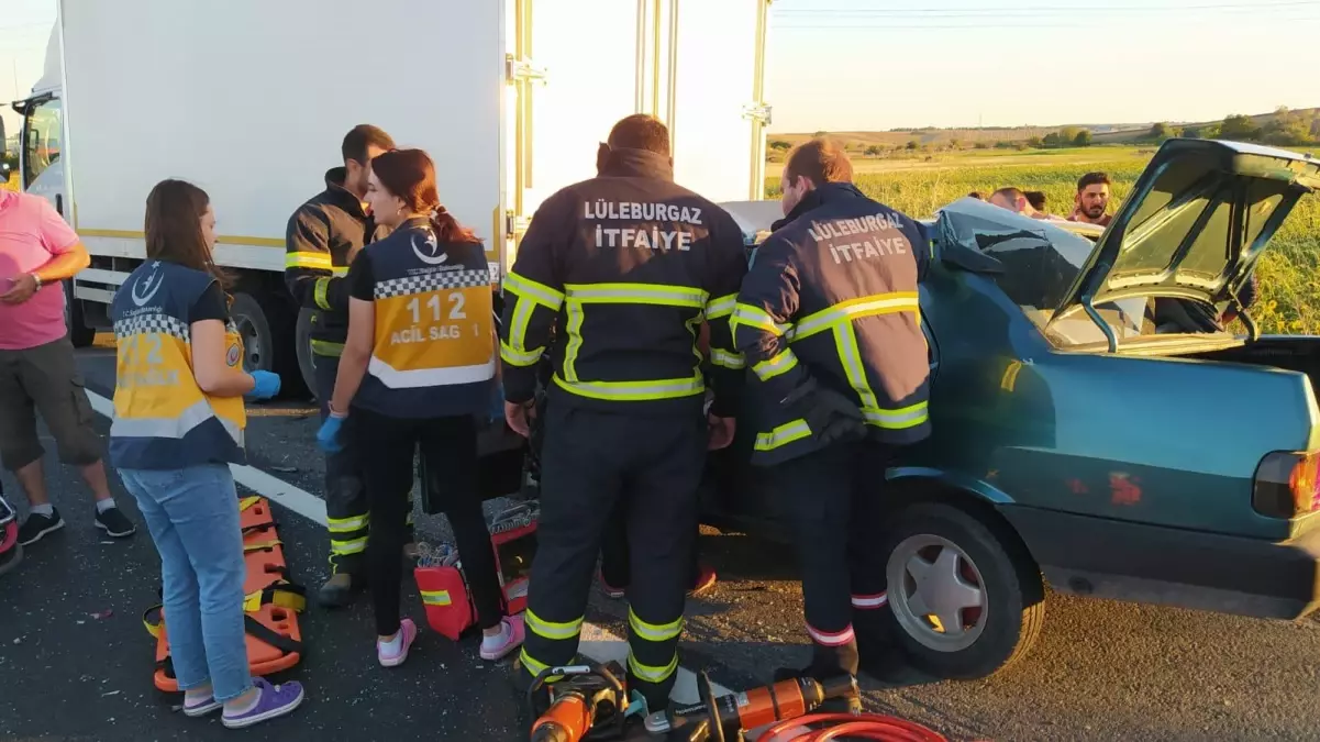 Kırklareli\'nde park halindeki kamyonete çarpan otomobilin sürücüsü öldü