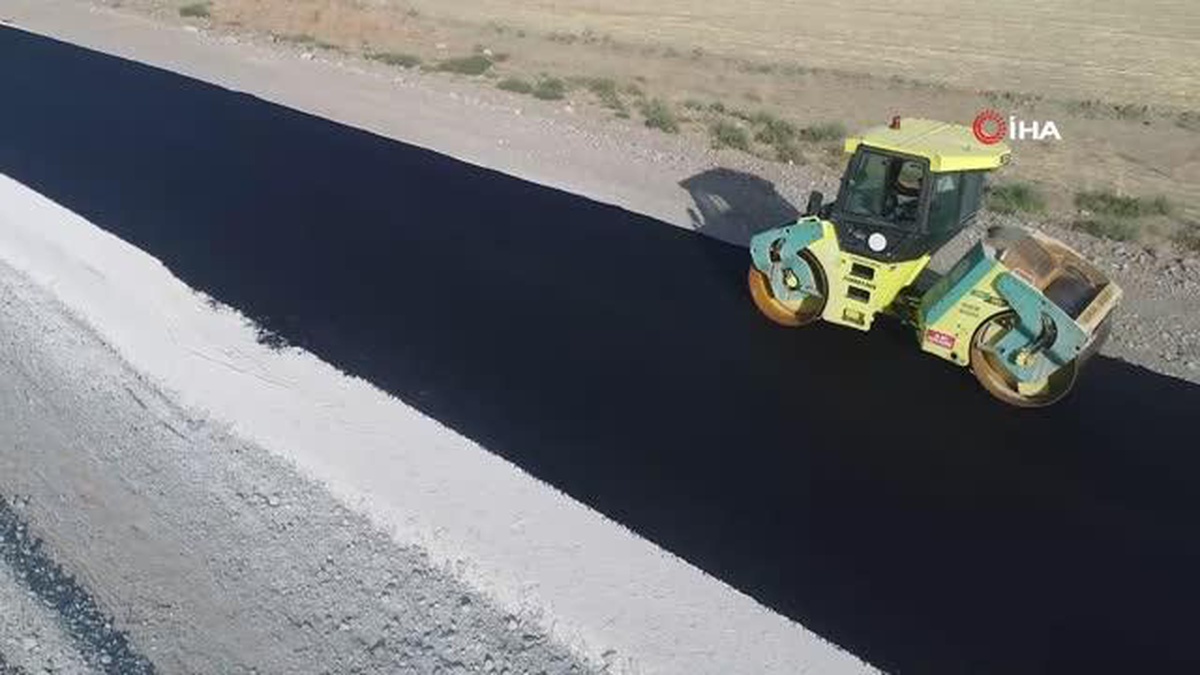 Sezonun son asfalt serim çalışmaları devam ediyor