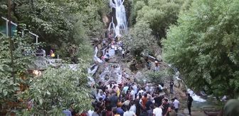 Süleymaniye'deki Ahmed Ava Şelalesi, sıcak havadan kaçan Iraklıların akınına uğruyor
