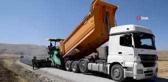 Van Büyükşehir Belediyesi'nden yol asfaltlama çalışması