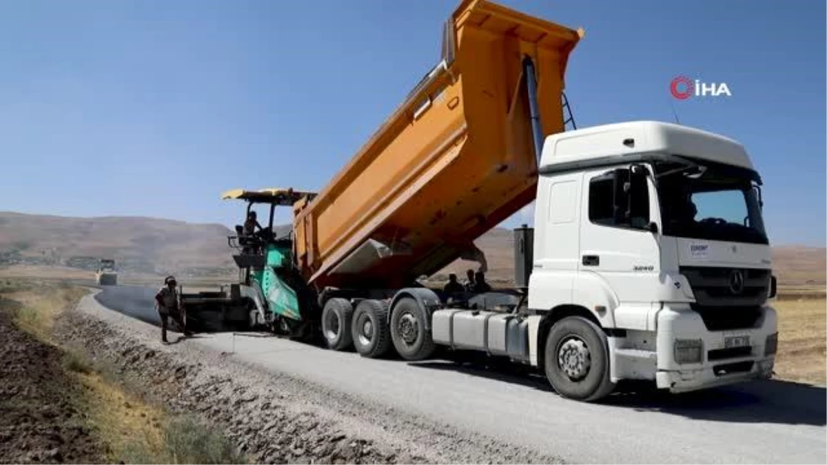 Van Büyükşehir Belediyesi\'nden yol asfaltlama çalışması