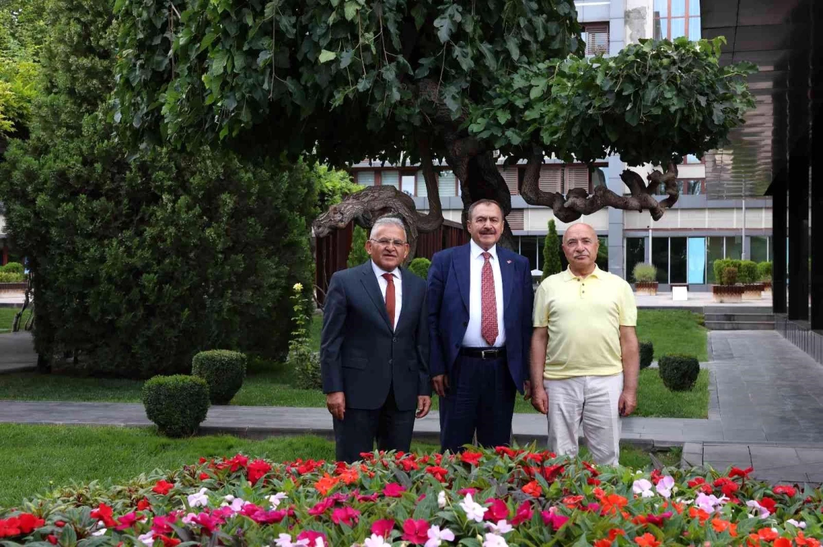 Veysel Eroğlu\'ndan Başkan Büyükkıç\'a ziyaret