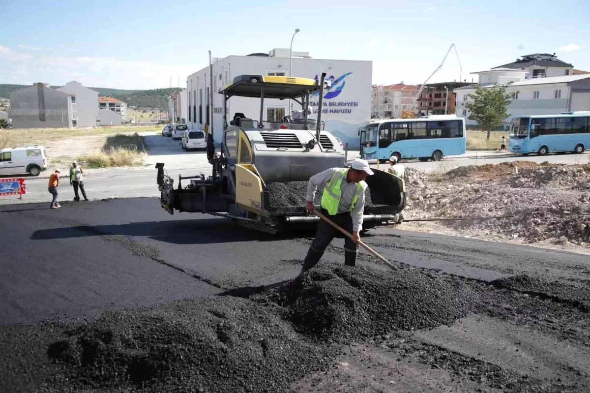 Zafertepe asfaltlanıyor