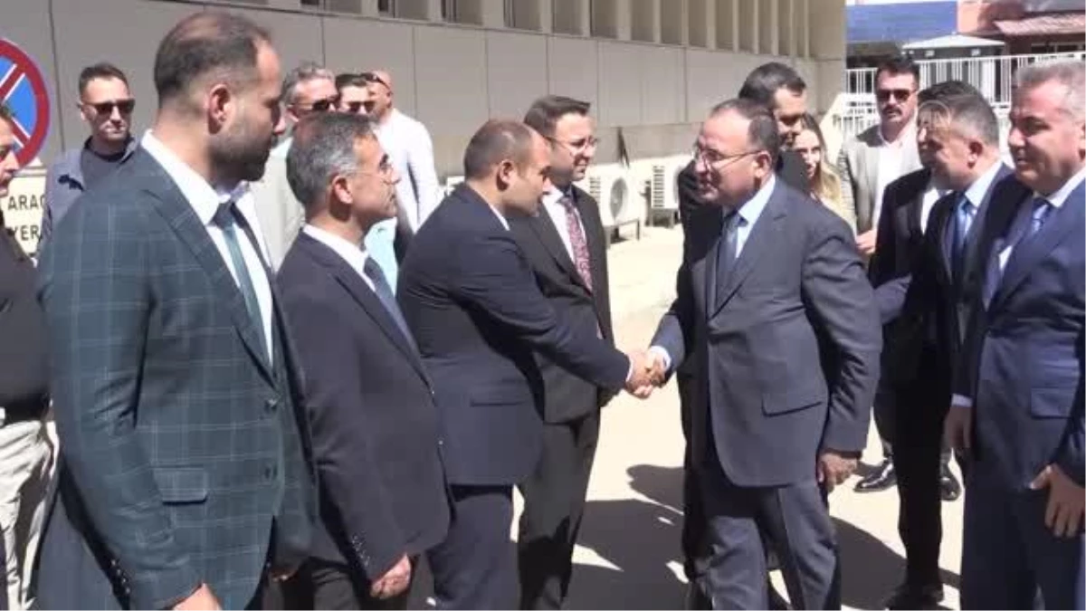 Adalet Bakanı Bekir Bozdağ, Kozan Kaymakamlığını ziyaret etti