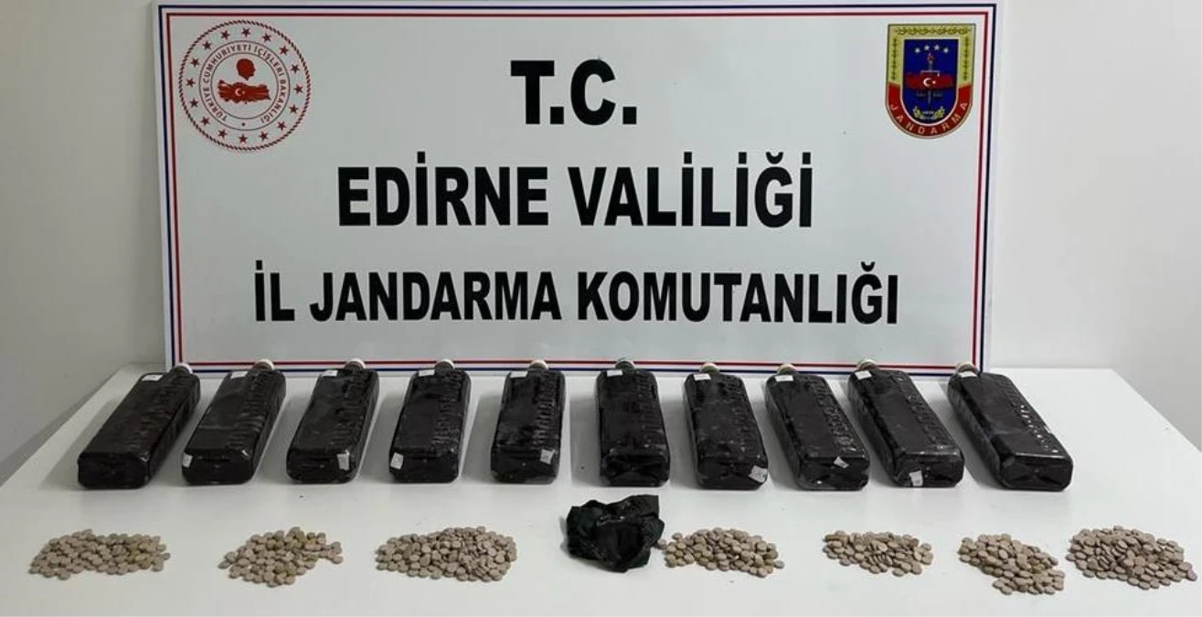Bulgaristan sınırında yakalanan şüphelinin çantasında uyuşturucu bulundu