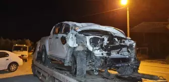 Bursa'da refüje çarpan otomobilin sürücüsü yaşamını yitirdi