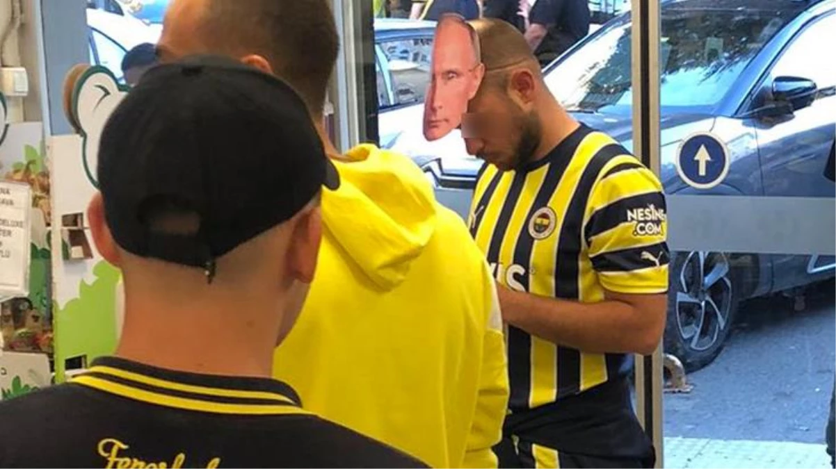 Fenerbahçe taraftarları Ukrayna temsilcisi Dinamo Kiev ile yapılacak maç öncesi Putin maskesiyle görüntülendi