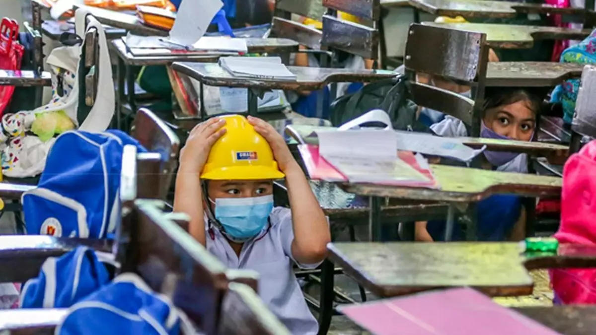 Filipinler\'de Deprem Tatbikatı Düzenlendi