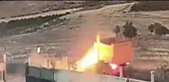 Hafriyat kamyonuna çarpan otomobil alev aldı; kaza kamerada