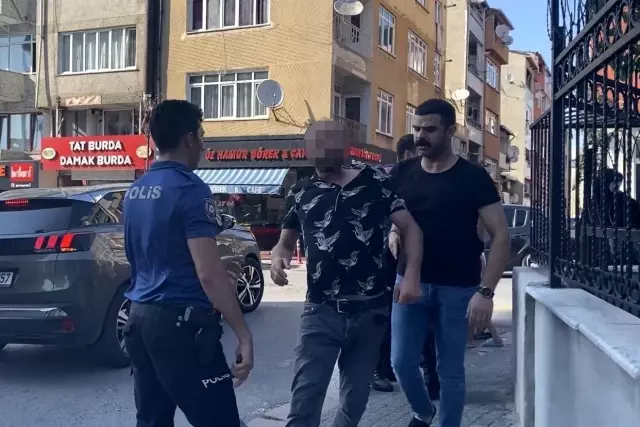 Konuşma bahanesiyle çağırdığı eşine yumrukladı! Olaya şahit olan vatandaşlar umursamadı