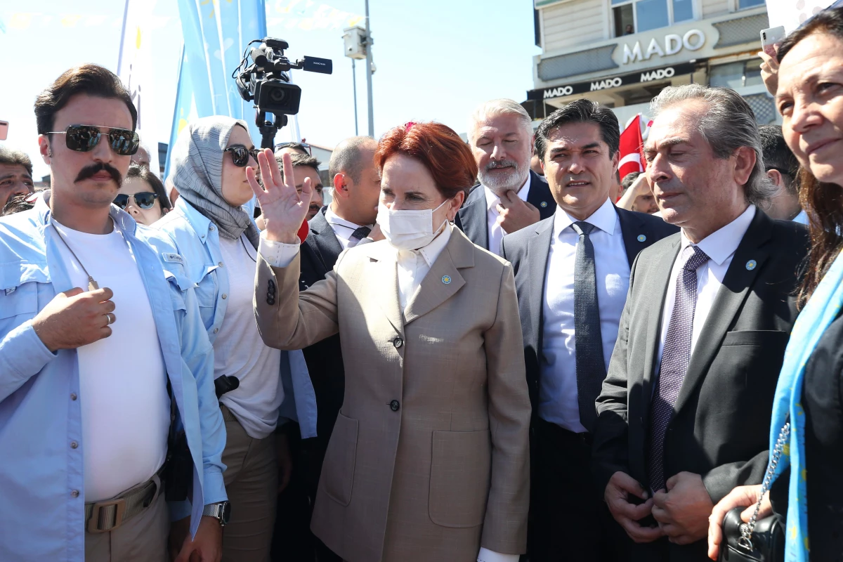 İYİ Parti Genel Başkanı Akşener İstanbul\'da esnafı ziyaret etti