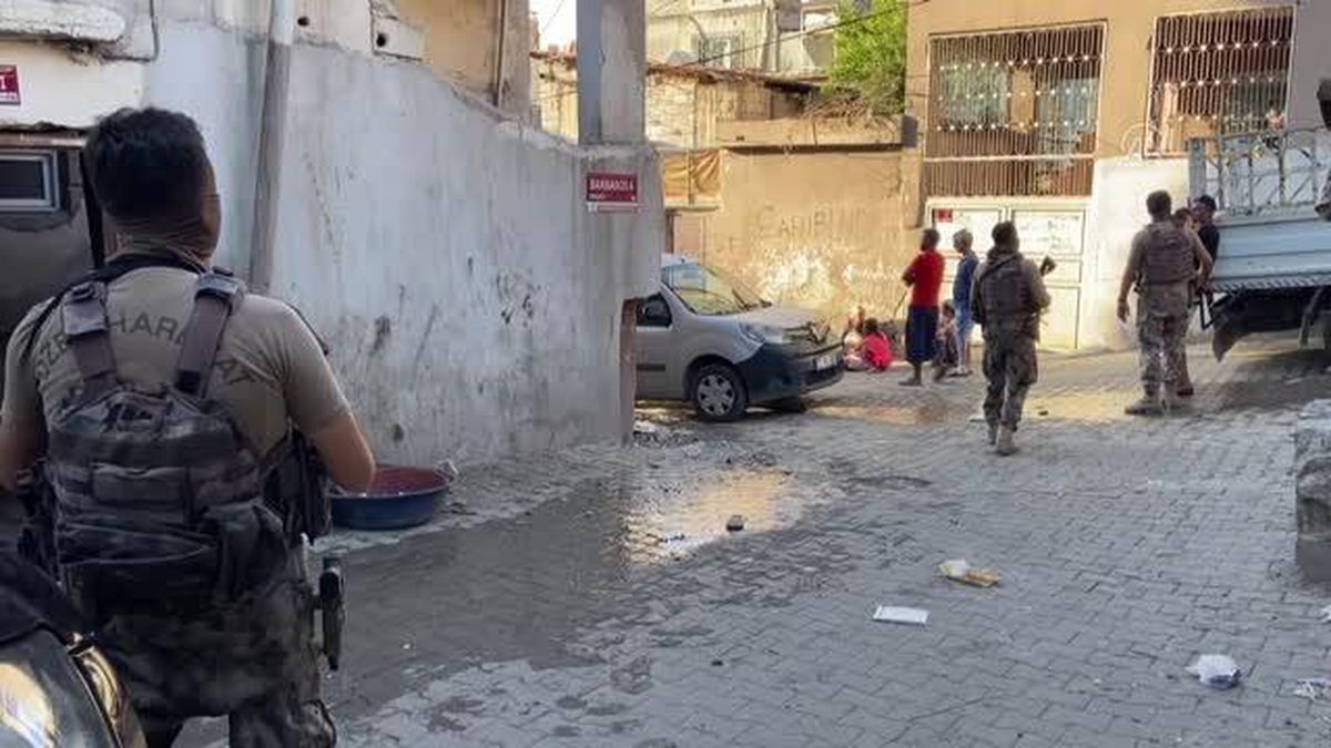 Hatay\'da kaçakçılık ve uyuşturucu operasyonunda 6 şüpheli yakalandı