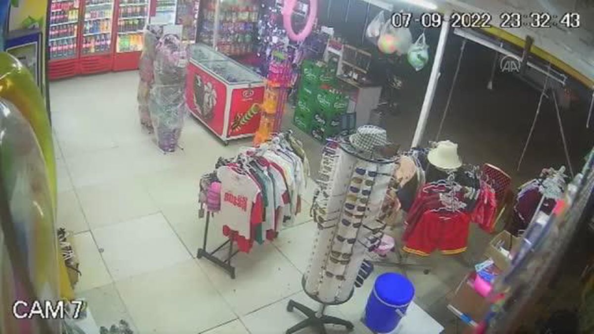 Antalya\'da konakladığı pansiyonun birinci katından düşen genç yaralandı