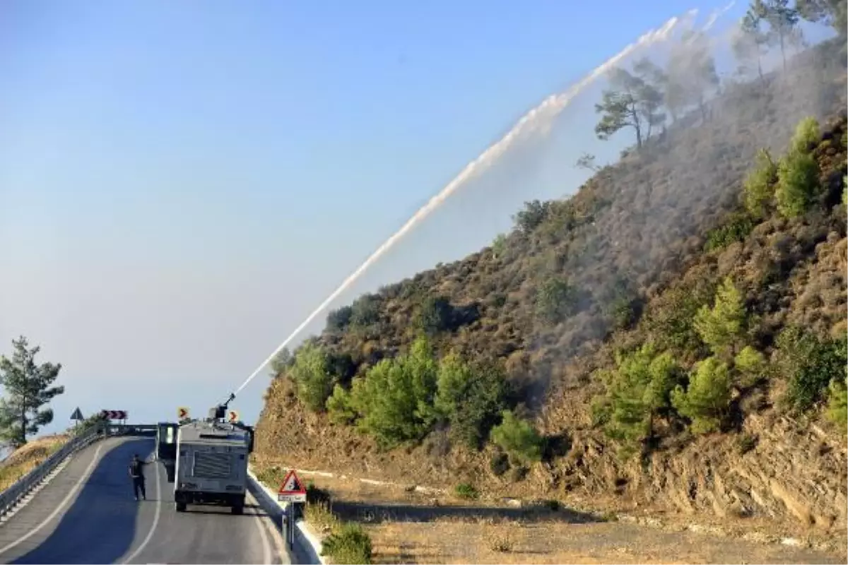 Mersin\'de orman yangını, 2\'nci gününde kontrol altında (3)