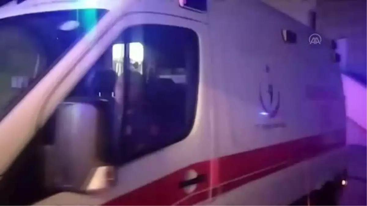 Adana\'da otomobil ile hafif ticari aracın çarpıştığı kazada 4 kişi yaralandı