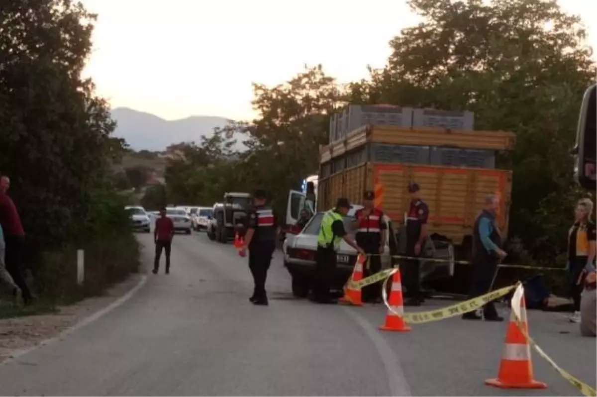 Son dakika haberleri... Otomobil, kamyona arkadan çarptı: 1 ölü, 1 yaralı