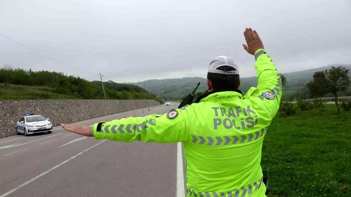 Sinop\'ta trafik raporu: 3 bin 570 sürücüye ceza