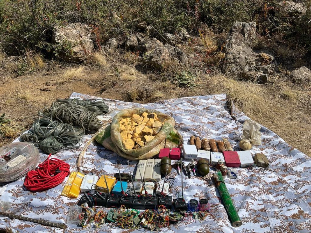 Tendürek Dağı kırsalında PKK\'ya ait patlayıcılar ele geçirildi