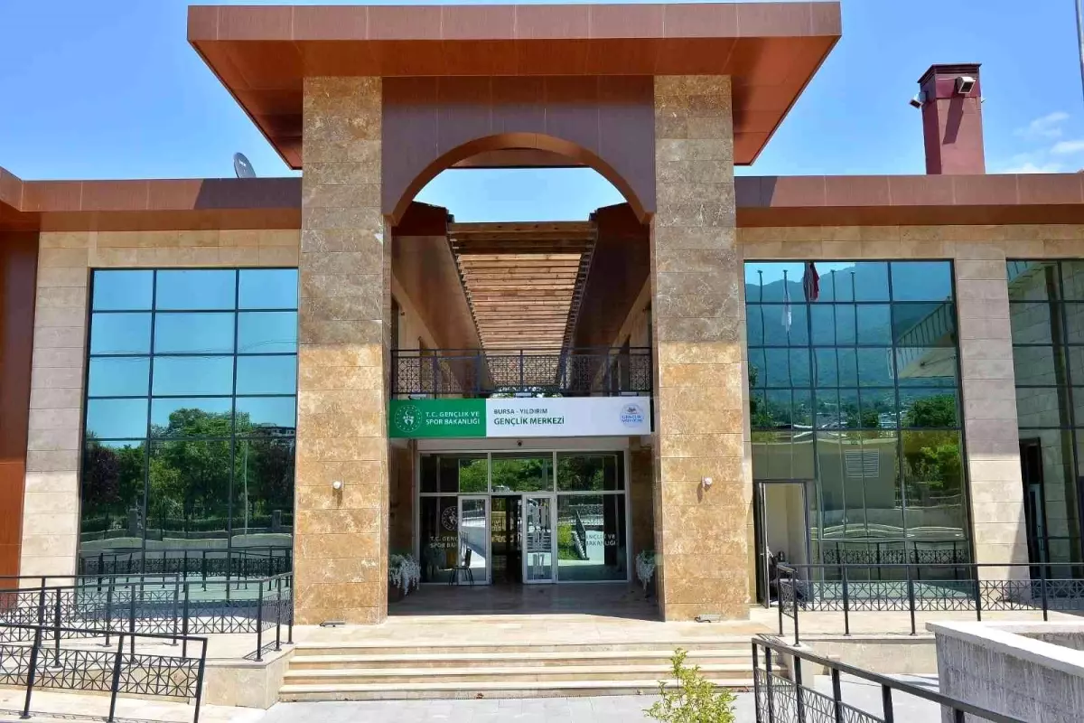 Yıldırım Gençlik ve Spor Merkezi gün sayıyor