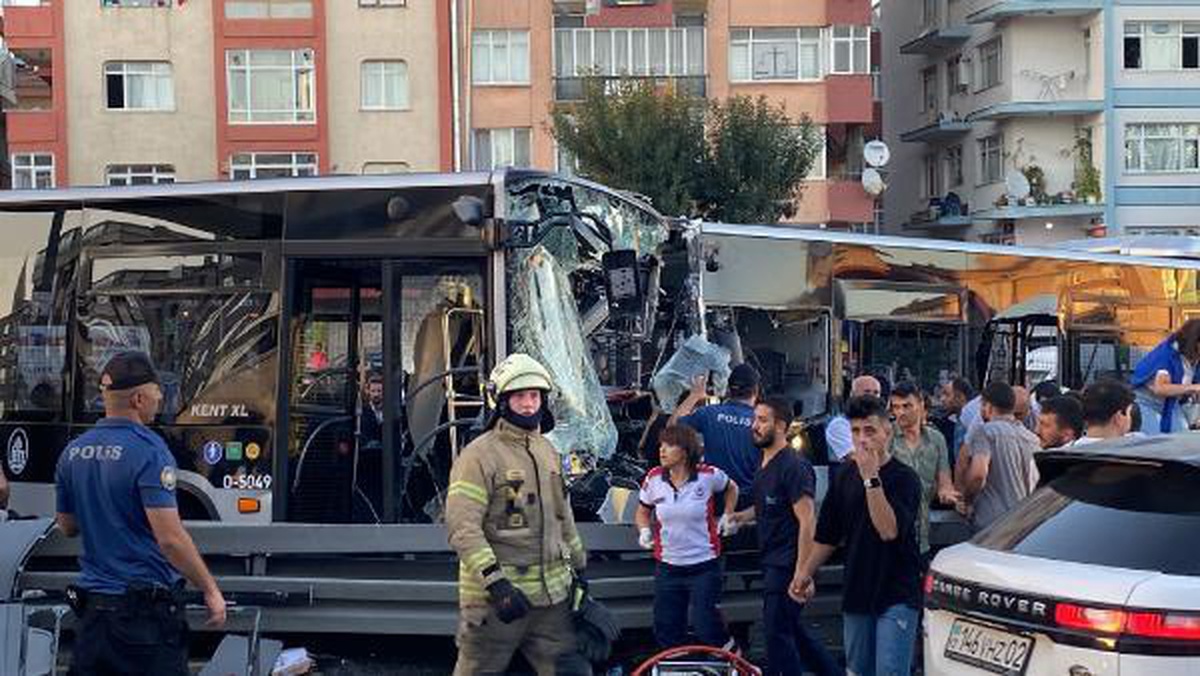 Son dakika haberi... Avcılar\'da metrobüs kazası : Yaralılar var (1)