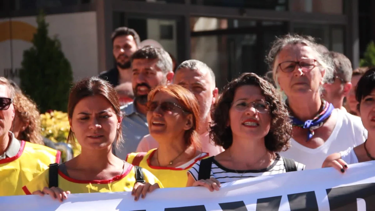 Eğitim Sen, Öğretmenlik Meslek Kanunu\'nun Geri Çekilmesi Talebiyle İstanbul\'da Eylem Yaptı