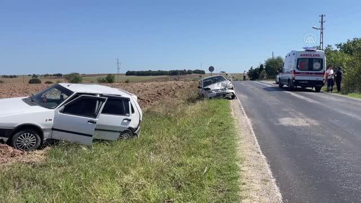 Edirne\'de iki otomobilin çarpıştığı kazada 4 kişi yaralandı