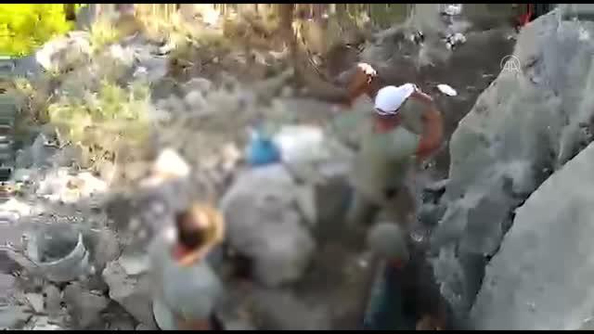 Antalya\'da kaçak kazı yapan 3 kişi suçüstü yakalandı