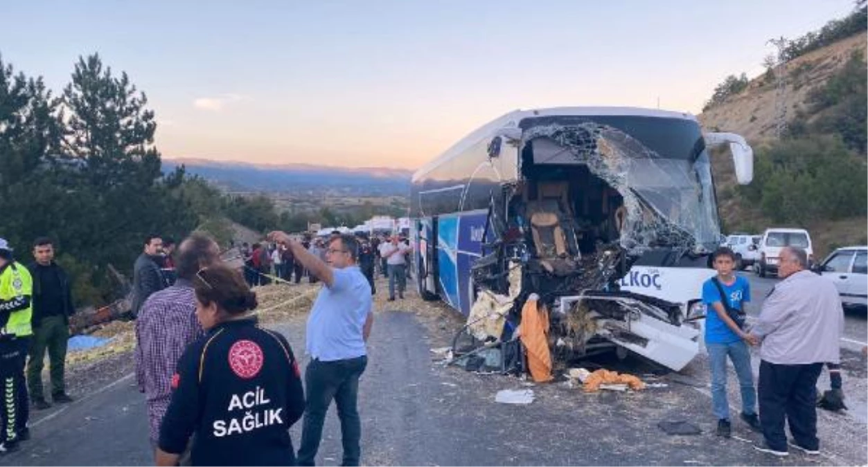 Son dakika haber | Kastamonu\'da yolcu otobüsü ile traktör çarpıştı: 1 ölü, 10 yaralı
